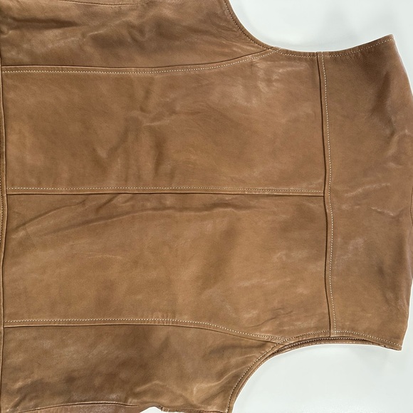 Ladies leather vest.  Excell condition. - Picture 5 of 6